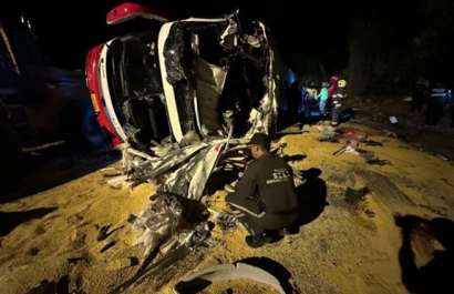 Choque entre bus interprovincial y camión deja cinco muertos y 19 heridos en Esmeraldas