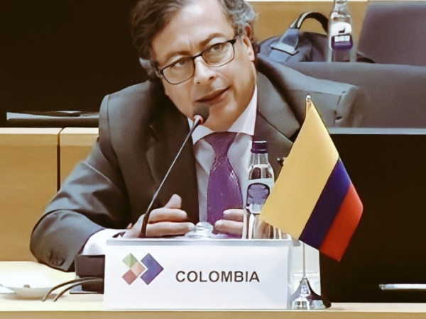 Gustavo Petro asegura que observadores colombianos fueron detenidos en Ecuador