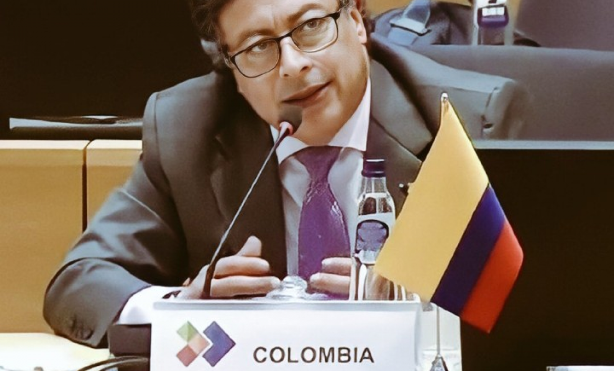 Gustavo Petro asegura que observadores colombianos fueron detenidos en Ecuador