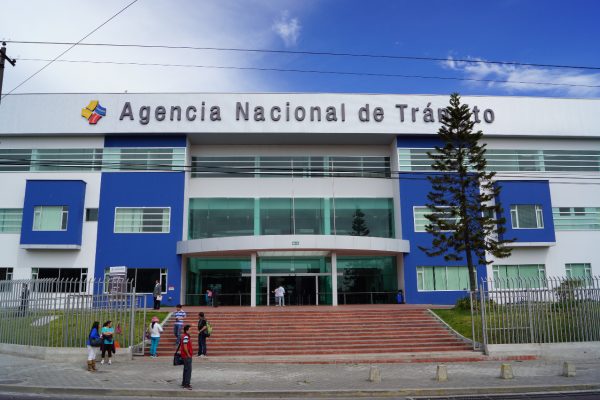 Sistema Axis 4.0 de la ANT sigue fuera de servicio y afecta trámites vehiculares en Ecuador
