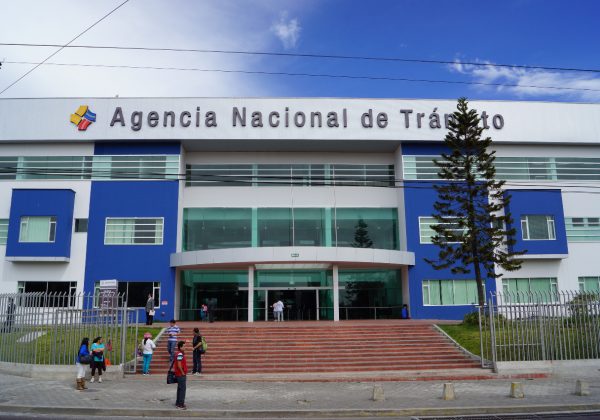 Sistema Axis 4.0 de la ANT sigue fuera de servicio y afecta trámites vehiculares en Ecuador