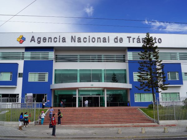 Sistema Axis 4.0 de la ANT sigue fuera de servicio y afecta trámites vehiculares en Ecuador