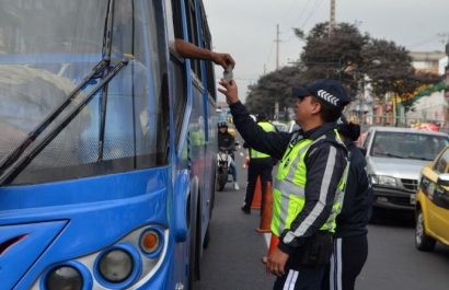 Sistema de buses urbanos en Quito cambiará recorridos y forma de cobro desde agosto