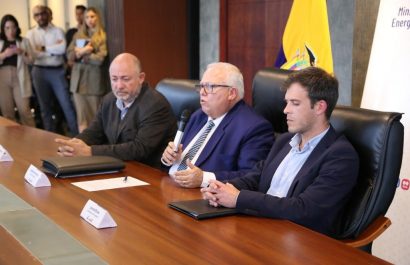 Sistema eléctrico de Ecuador se mantiene estable tras suspensión de hidroeléctricas, según viceministro de energía