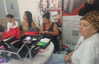 Mujeres que padecen de cáncer de seno, fueron parte del programa de maquillaje de Solca.