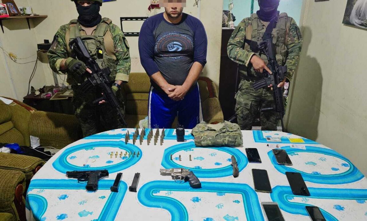 Soldados rodean casa en Quinindé y capturan a presunto integrante de 'Los Choneros'