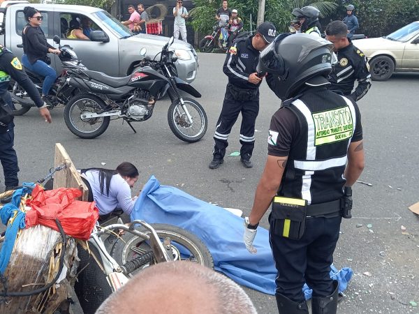 “Solo quería almorzar con ellos” tragedia en moto enluta a familia venezolana en Quevedo