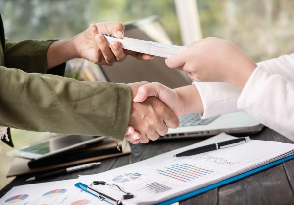 Superintendencia de Bancos alerta sobre el incremento de entidades no autorizadas para préstamos en Ecuador