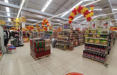 Corporación Favorita y El Rosado siguen liderando las ventas en 2024, pero TuTi destaca con un crecimiento acelerado y ganancias por primera vez. Conozca el comportamiento financiero de las grandes cadenas comerciales.
