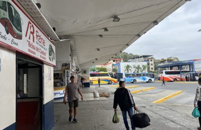 En la terminal terrestre de Portoviejo, las cooperativas que cubren las rutas hacia el oriente tienen menos demanda de pasajeros.