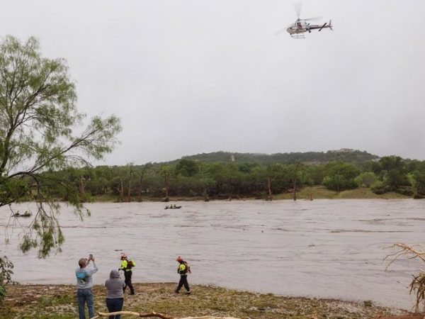 Foto / Europa Press. Labores de rescate tras una riada en el condado de Kerr, en Texas.