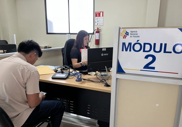 La demanda de usuarios en la agencia de la ANT, en Portoviejo, ha sido baja en estos días.