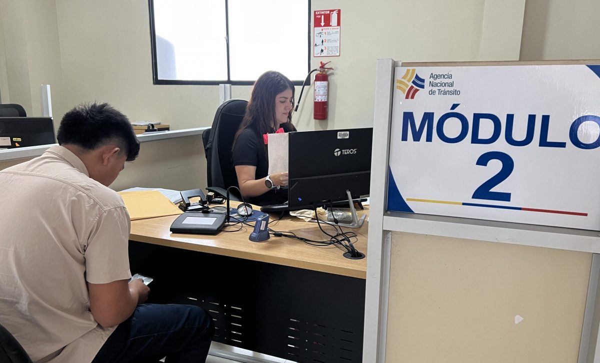 La demanda de usuarios en la agencia de la ANT, en Portoviejo, ha sido baja en estos días.