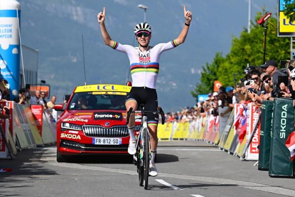 Tadej Pogacar gana en Combloux y recupera el maillot amarillo en el Dauphiné