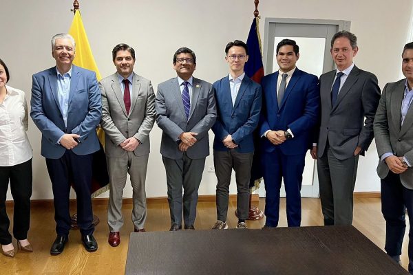 Temu planea instalarse en Ecuador tras reunión con ministro de Producción
