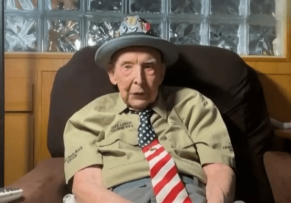 Tenía 102 años Murió Jake Larson, el veterano de guerra que se convirtió en estrella de TikTok