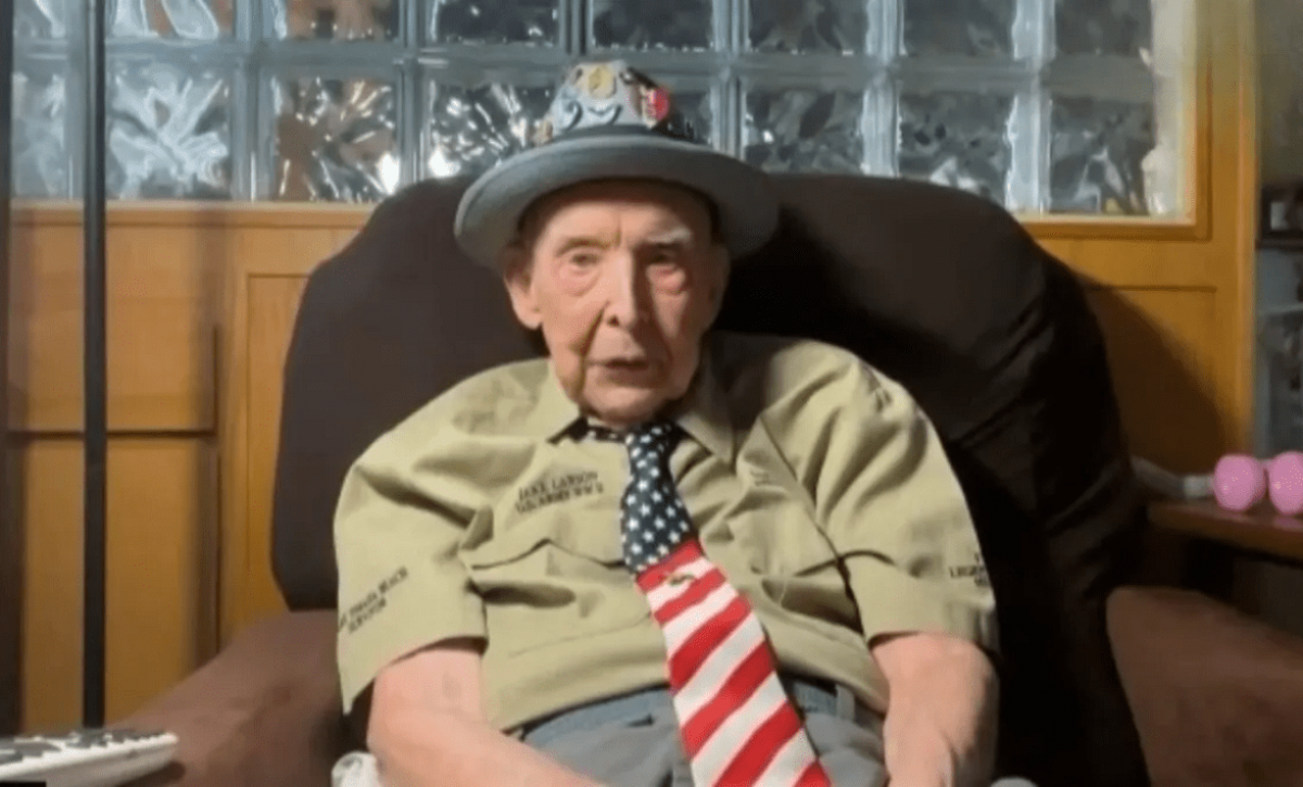 Tenía 102 años Murió Jake Larson, el veterano de guerra que se convirtió en estrella de TikTok