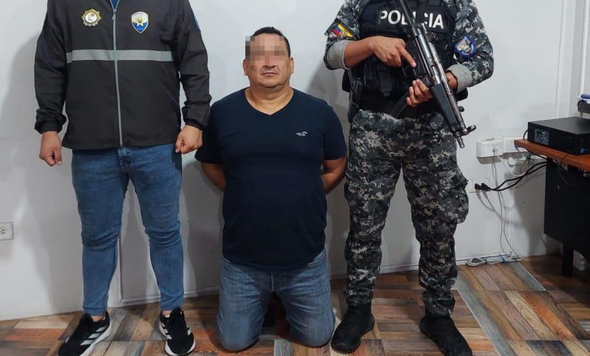 Tenía tres vehículos con reportes de robo operativo en Santo Domingo termina con detenido