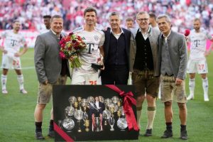 Bayern Múnich homenajea a Thomas Müller en su último partido en el Allianz Arena.