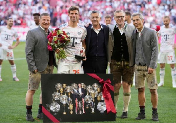 Bayern Múnich homenajea a Thomas Müller en su último partido en el Allianz Arena.