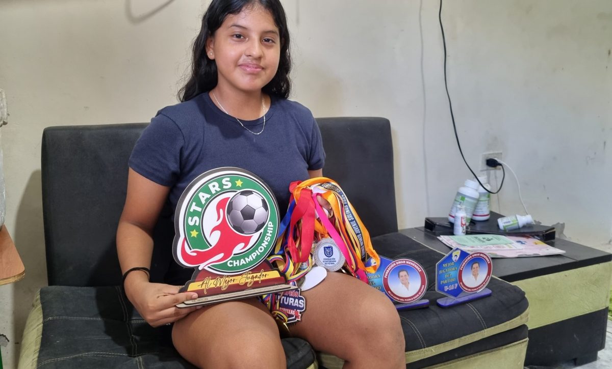 Tiffany Vélez, jugadora del Delfín Femenino.