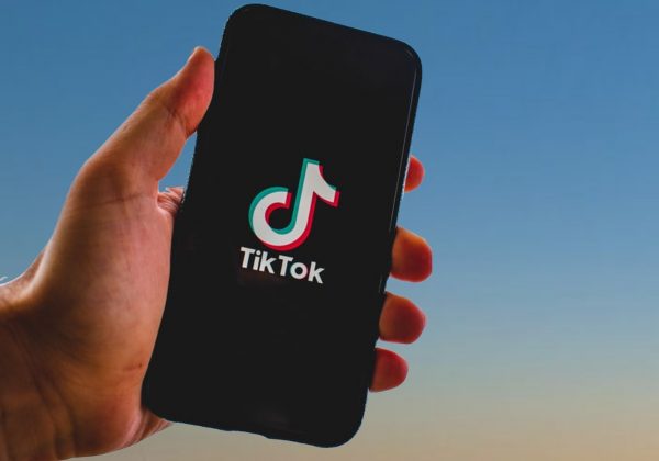 TikTok es actualmente una de las redes sociales más populares a nivel mundial, especialmente entre los jóvenes.