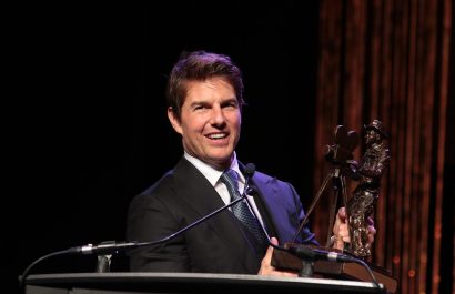 Tom Cruise rompe récord Guinness con 16 saltos en paracaídas en llamas en "Misión Imposible"
