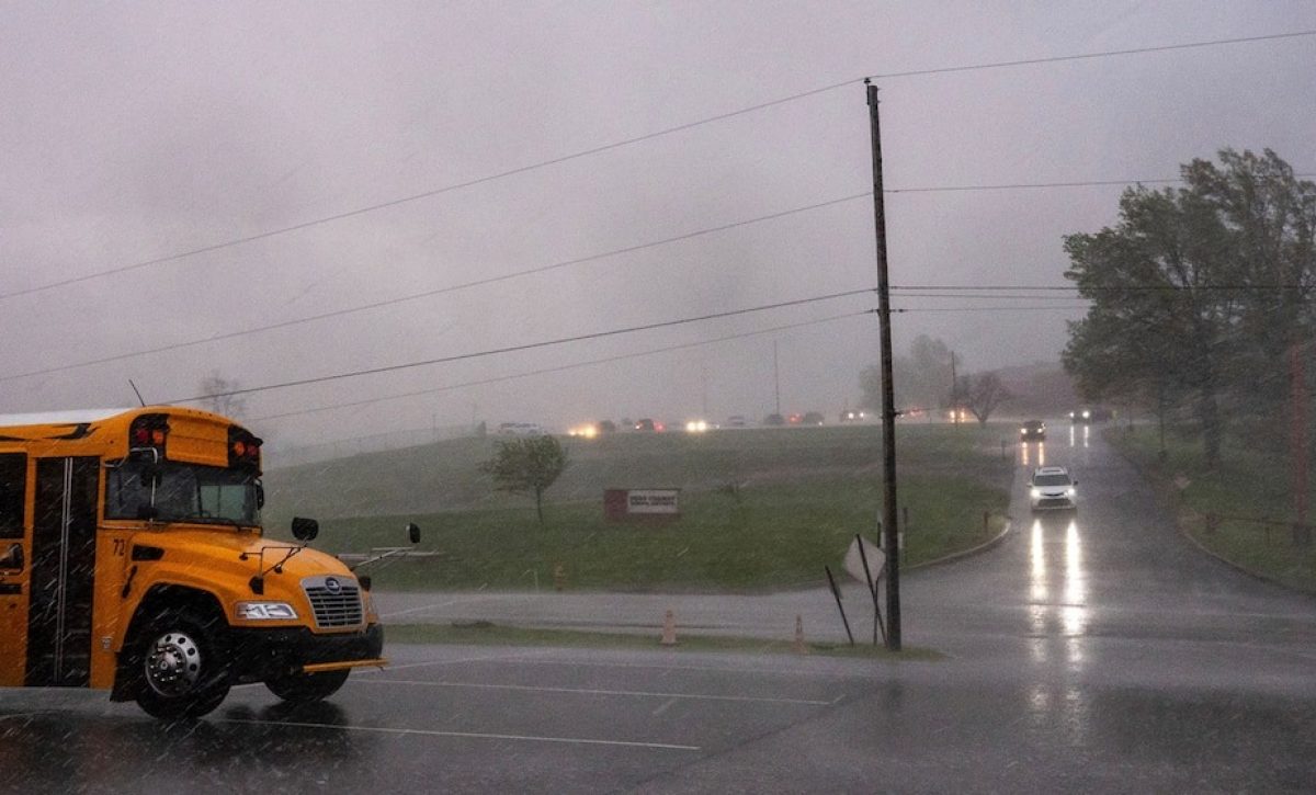 Tormentas dejan 3 muertos y 700.000 personas sin electricidad en Estados Unidos