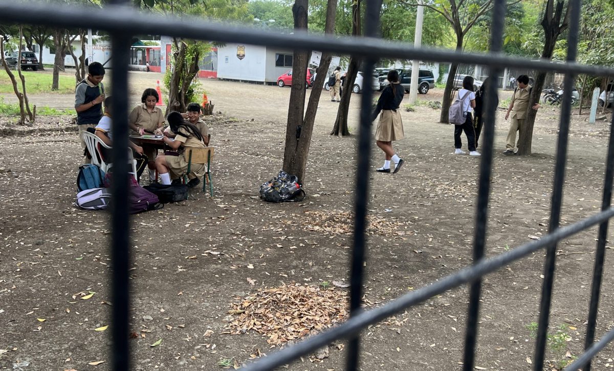 En los planteles educativos de Portoviejo, los estudiantes ya no usan mascarilla.