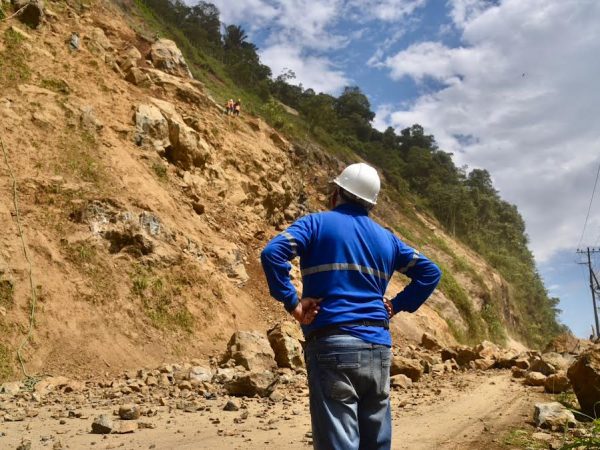 Trabajos en el km 83 de la vía Alóag–Santo Domingo se extienden hasta el jueves 19 por condiciones climáticas