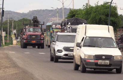 Tráfico vehicular intenso afecta la movilidad urbana este jueves 22 en Portoviejo