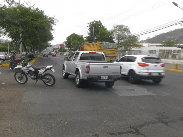 Tráfico vehicular intenso cerca de centros educativos este martes en Portoviejo