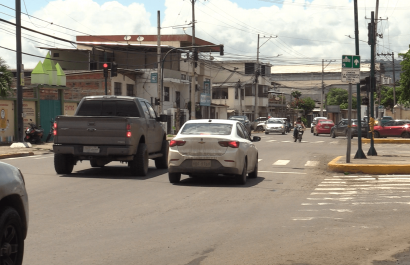 Tráfico vehicular sin complicaciones en Portoviejo en mitad de semana