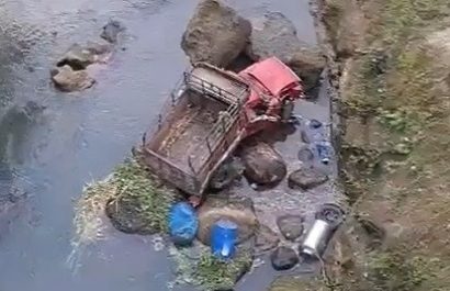 Tragedia en El Carmen: dos hombres mueren al caer camioneta al río Chísparo