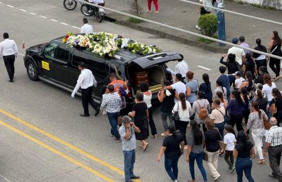 Tragedia en El Carmen sepultan a jóvenes que fallecieron tras impacto de un rayo en el río Chila
