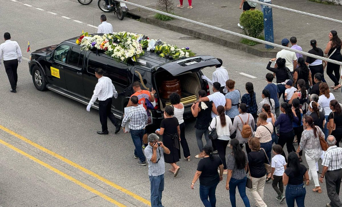 Tragedia en El Carmen sepultan a jóvenes que fallecieron tras impacto de un rayo en el río Chila