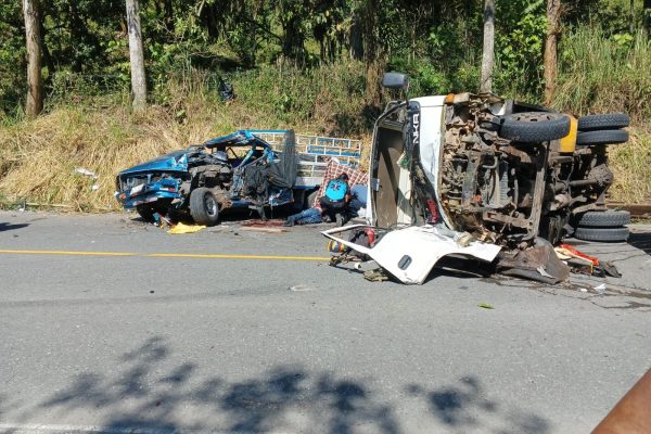 Tragedia en la vía Santo Domingo–Alóag choque múltiple deja un fallecido y varios heridos