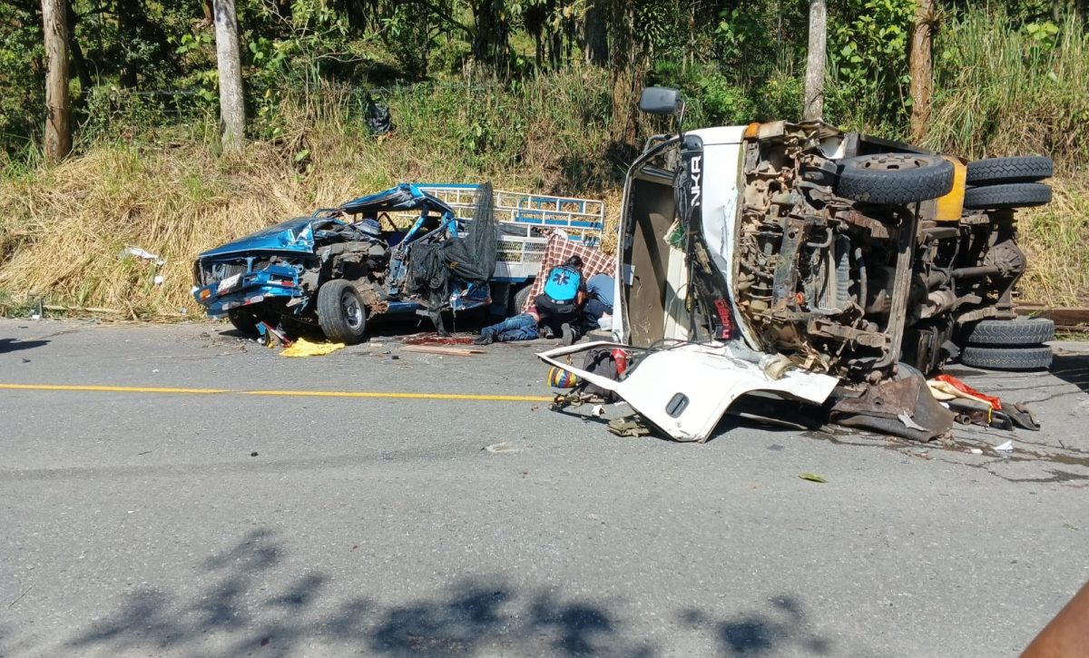 Tragedia en la vía Santo Domingo–Alóag choque múltiple deja un fallecido y varios heridos