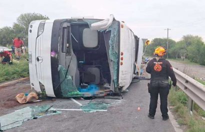 Trágico accidente en Nuevo León 11 muertos tras volcadura de autobús