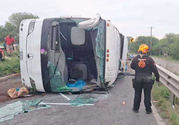 Trágico accidente en Nuevo León 11 muertos tras volcadura de autobús