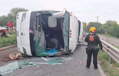 Trágico accidente en Nuevo León 11 muertos tras volcadura de autobús