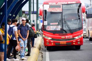 Transportistas de Portoviejo ajustarán frecuencias de buses para mitigar impacto por fin de subsidio al diésel