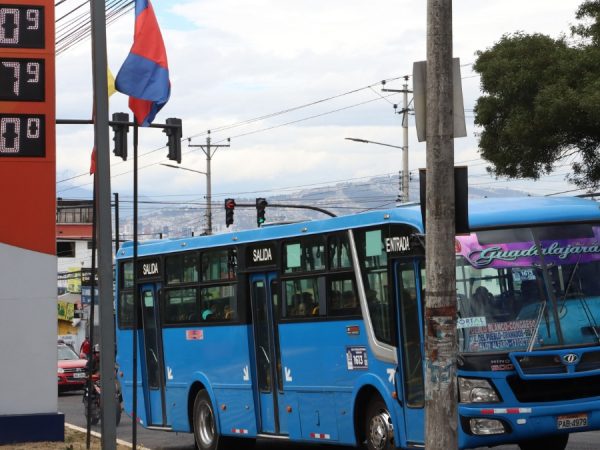Transportistas han rechazado con protestas la eliminación del subsidio del diésel durante los últimos tres Gobiernos. (API)