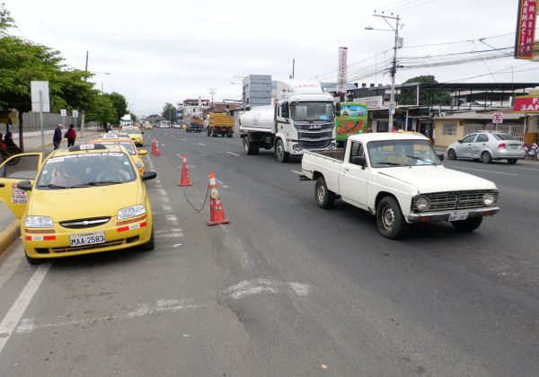 Transportistas piden intervención en vía frente al Hospital de Especialidades de Portoviejo