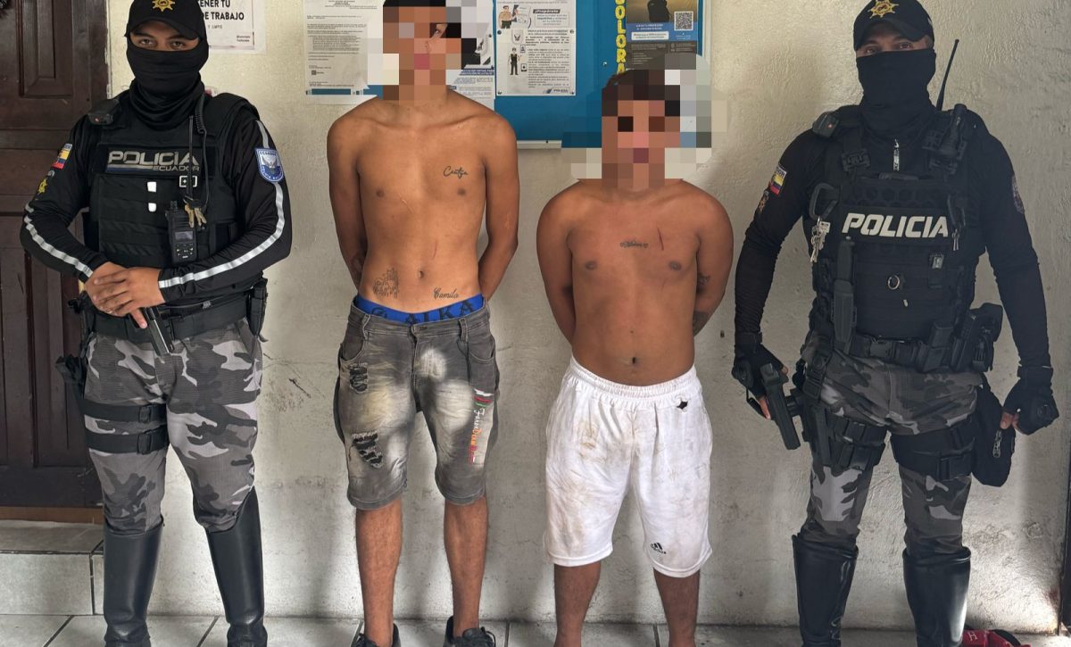 Tras persecución, la Policía captura a dos adolescentes armados en Santo Domingo de los Tsáchilas