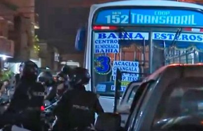 Tres asesinatos sacudieron el sur de Guayaquil, una de las víctimas era el conductor de un bus urbano, quien llegaba a su casa