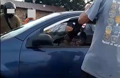 Tres guías penitenciarios fueron asesinados a balazos este lunes 7 de abril del 2025 a las 06h40. Ellos se desplazaban en un vehículo azul por la vía Portoviejo-Calderón,