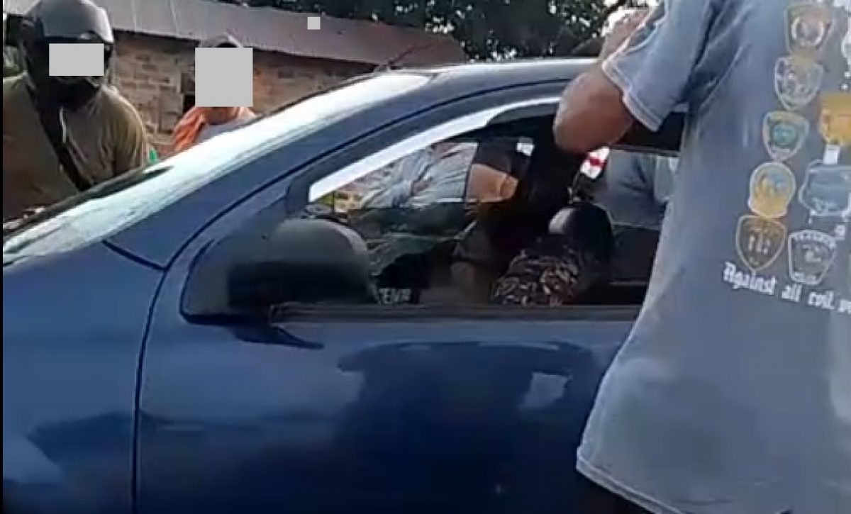 Tres guías penitenciarios fueron asesinados a balazos este lunes 7 de abril del 2025 a las 06h40. Ellos se desplazaban en un vehículo azul por la vía Portoviejo-Calderón,