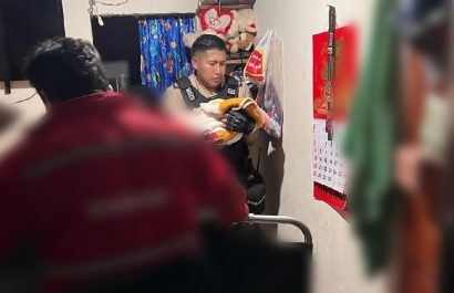 Tres policías brindaron atención prehospitalaria a una mujer en labores de parto. Aquello permitió el nacimiento exitoso de una niña