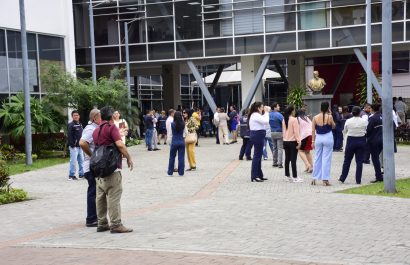 Tres sismos en Portoviejo generan evacuaciones masivas en edificios públicos